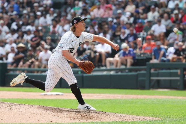 Chicago White Sox pitcher Hagen Smith (32) pitches in the seventh inning against the New York Mets at Rate Field on Aug. 23, 2026. (Eileen T. Meslar/Chicago Tribune)