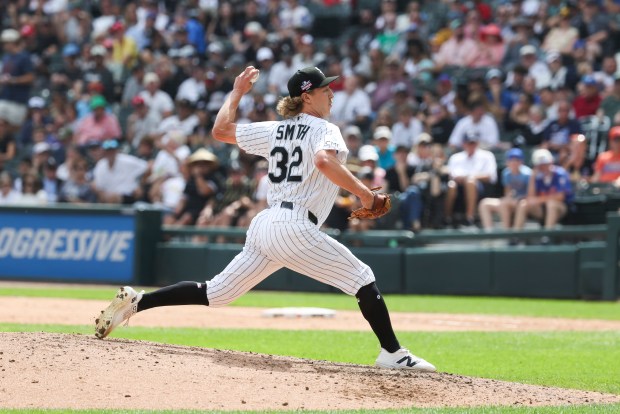 Chicago White Sox pitcher Hagen Smith (32) pitches in the seventh inning against the New York Mets at Rate Field on Aug. 23, 2026. (Eileen T. Meslar/Chicago Tribune)