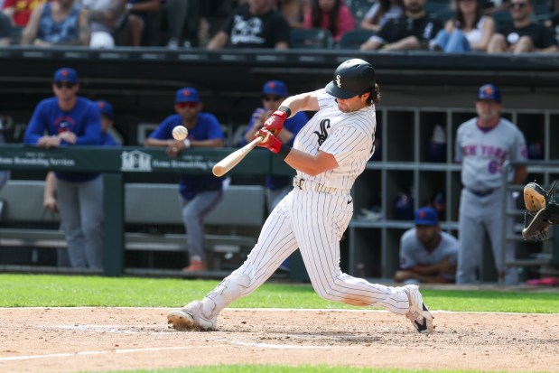 Chicago White Sox designated hitter Andrew Benintendi (23) hits an RBI double in the eighth inning against the New York Mets at Rate Field on Aug. 23, 2026. (Eileen T. Meslar/Chicago Tribune)