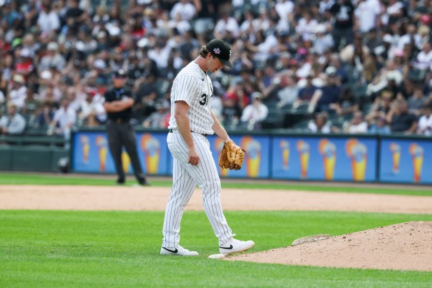 Chicago White Sox pitcher Grant Taylor (31) walks to the mound after giving up a walk against the New York Mets in the ninth inning at Rate Field on Aug. 23, 2026. (Eileen T. Meslar/Chicago Tribune)