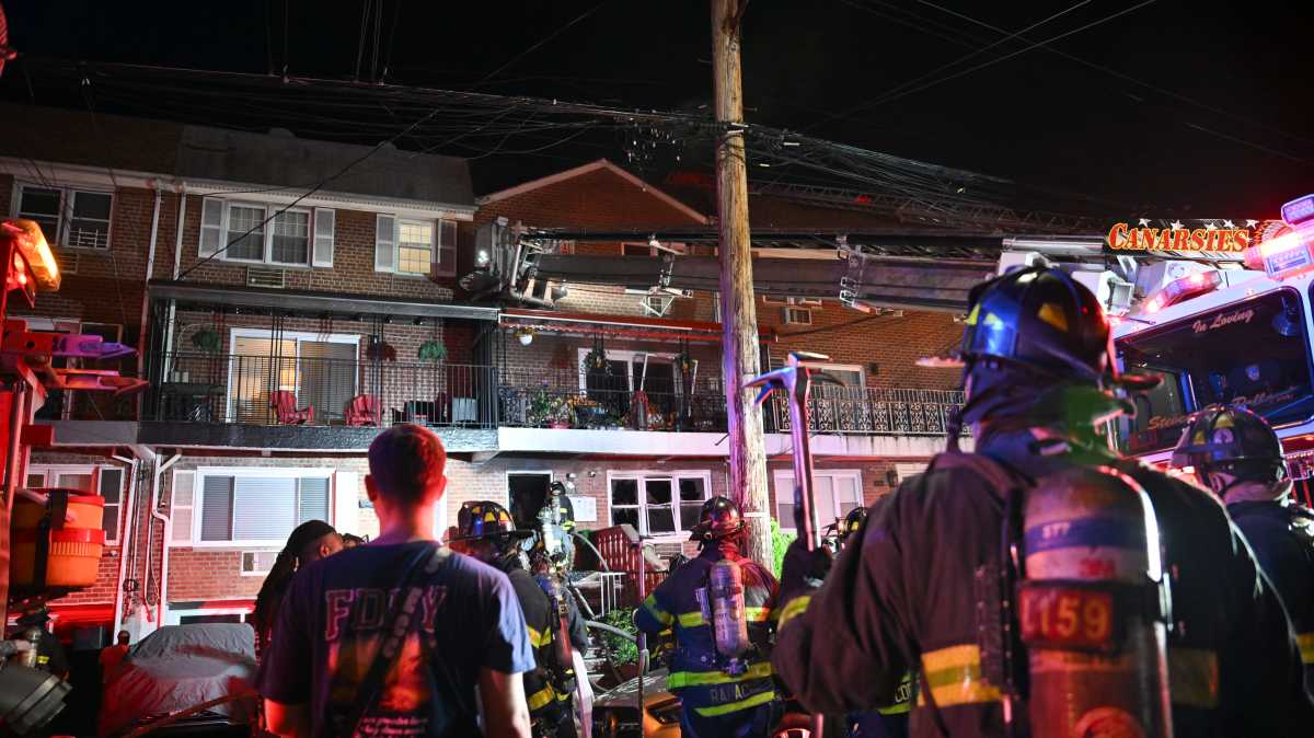 FDNY quickly subdues all-hands house fire in Canarsie • Brooklyn Paper