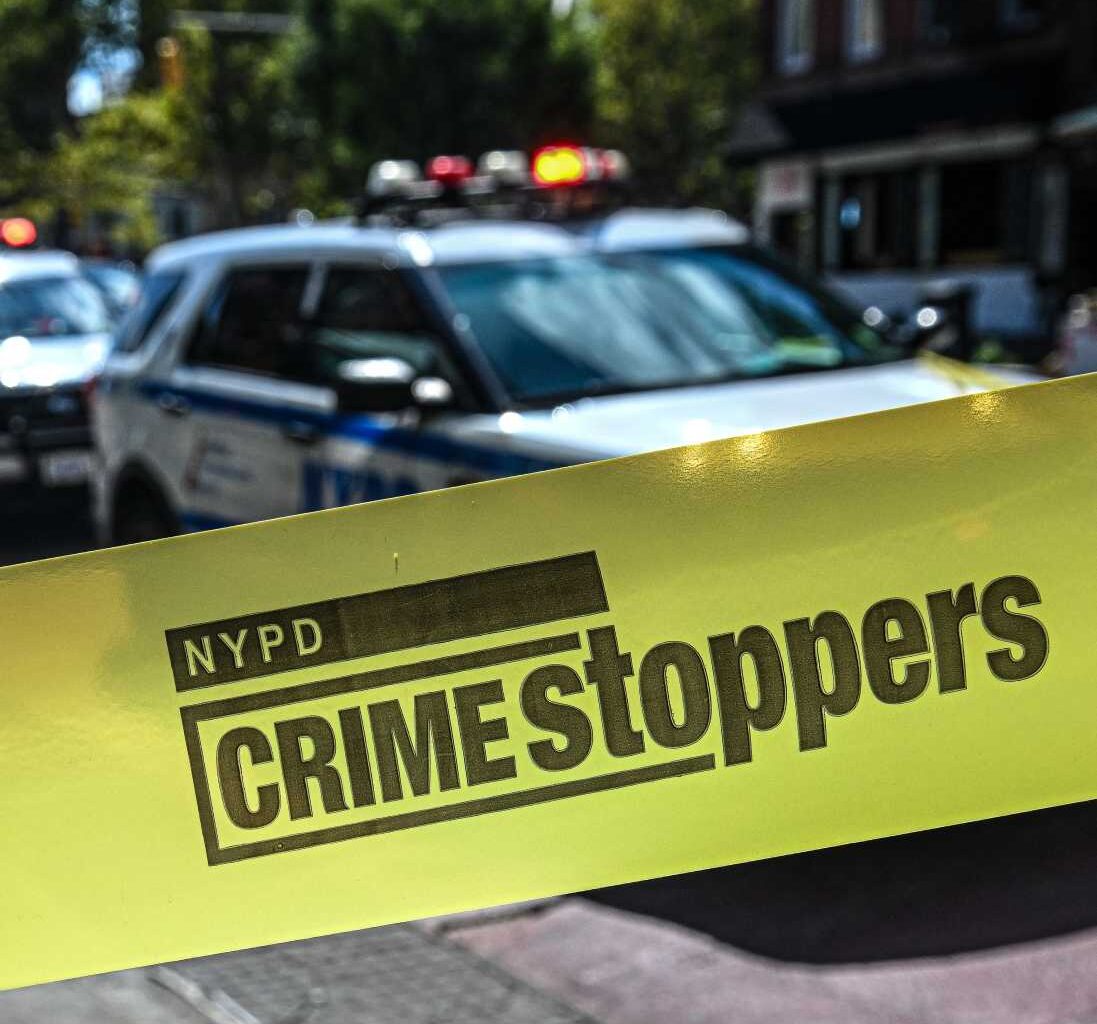 Brazen daytime Bronx stabbing leave man dead, another seriously injured: cops