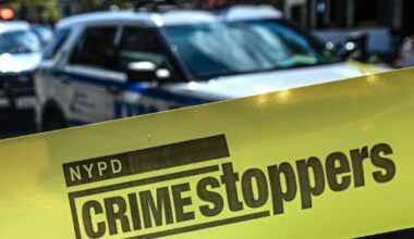 Brazen daytime Bronx stabbing leave man dead, another seriously injured: cops