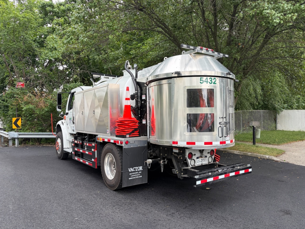Back view of the flusher truck