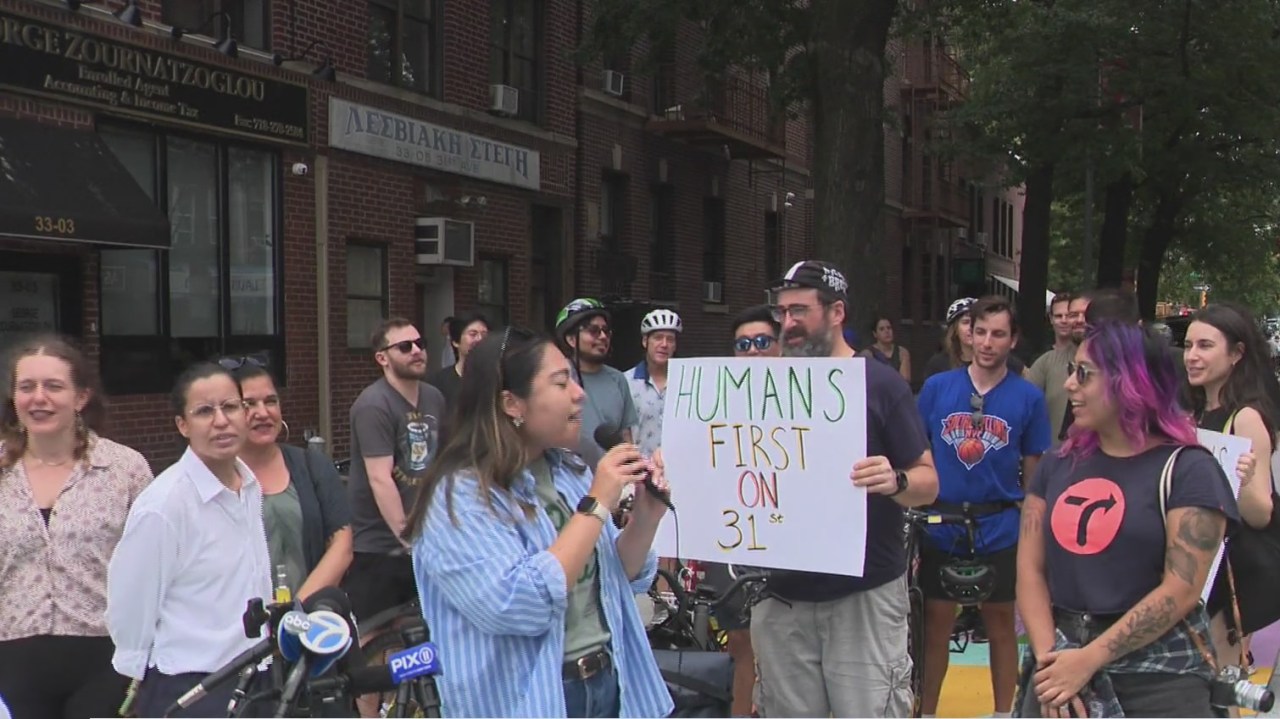Queens community celebrates brand new bike lane on busy street