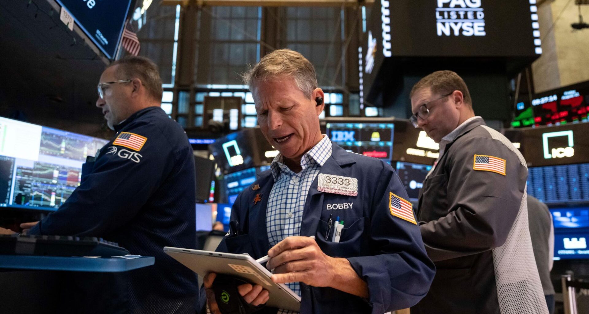 Falling oil prices help calm the stock and bond markets