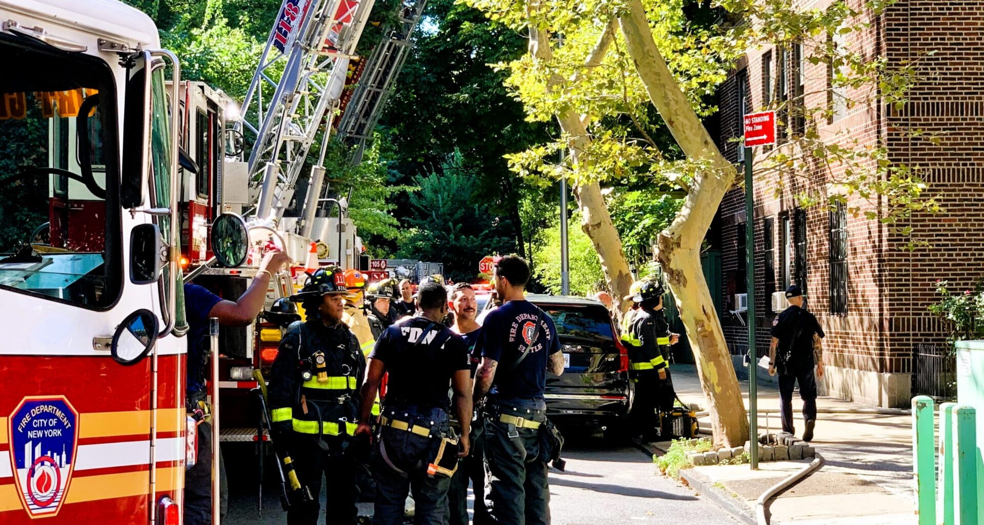 A fire broke out Sunday afternoon in a ground-floor apartment at 35 Orange St. in Brooklyn Heights. Photo: Mary Frost/Brooklyn Eagle