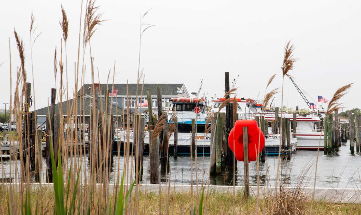 Man Dies After Capsizing His Boat at Captree State Park Marina » Fire Island News & Great South Bay News
