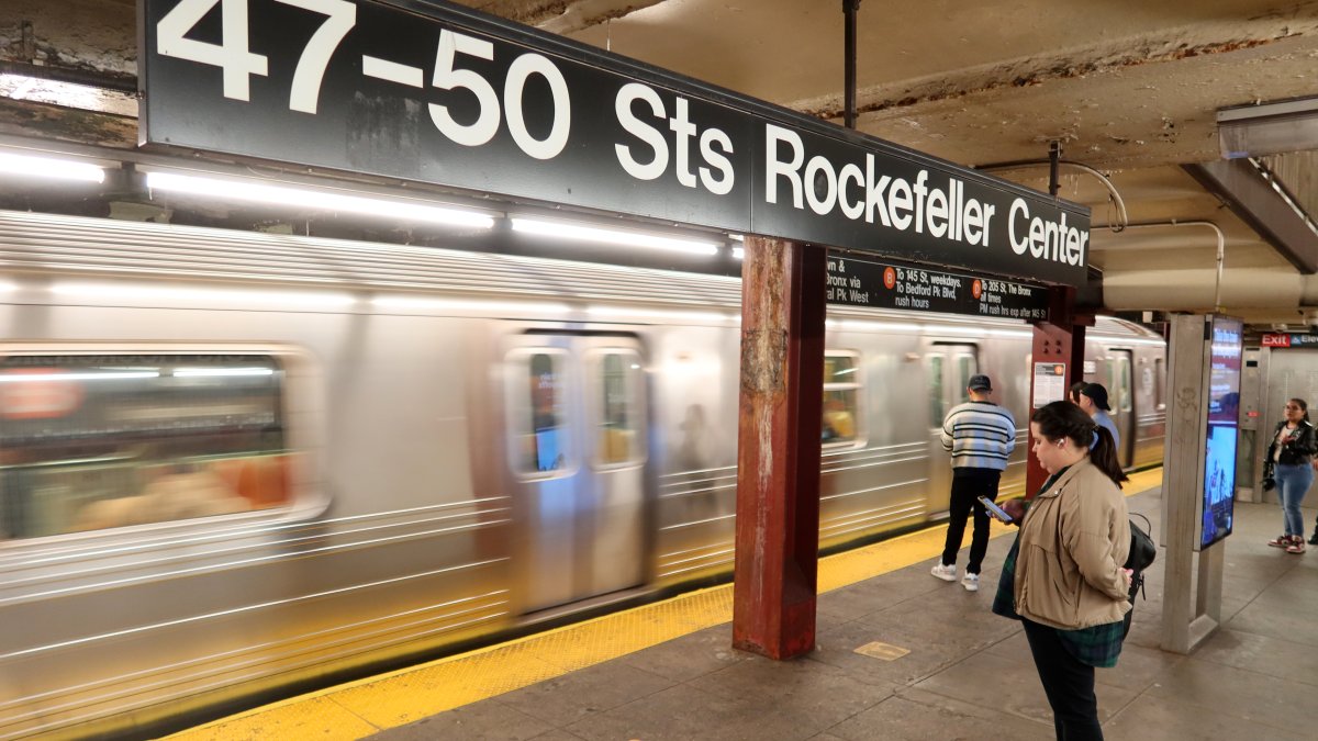 Man shoved to Rockefeller Center subway tracks – NBC New York