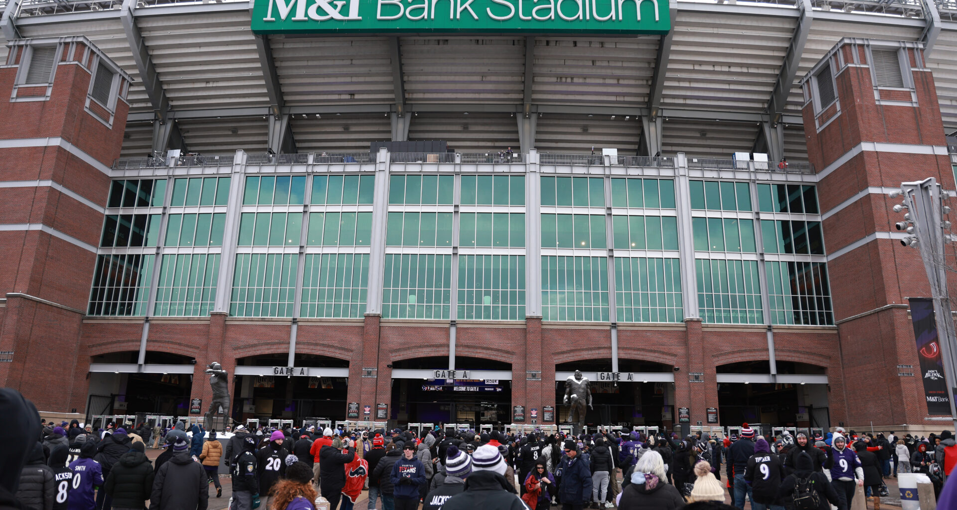 Man arrested for urinating on NY couple at Morgan Wallen country music concert