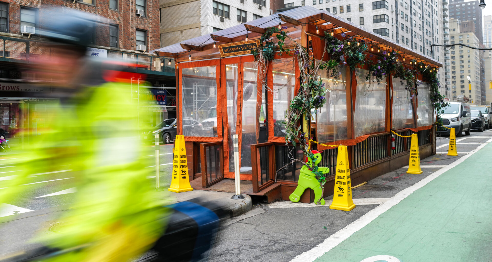 Council restores year-round outdoor dining for NYC restaurants