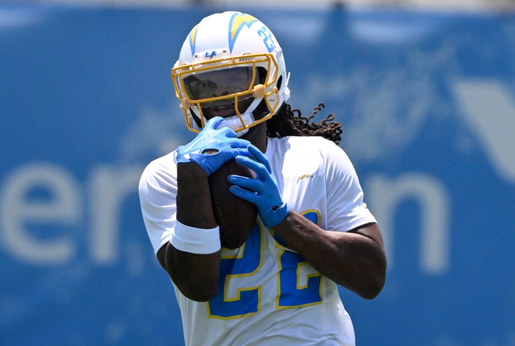 The Giants are signing veteran running back Najee Harris.