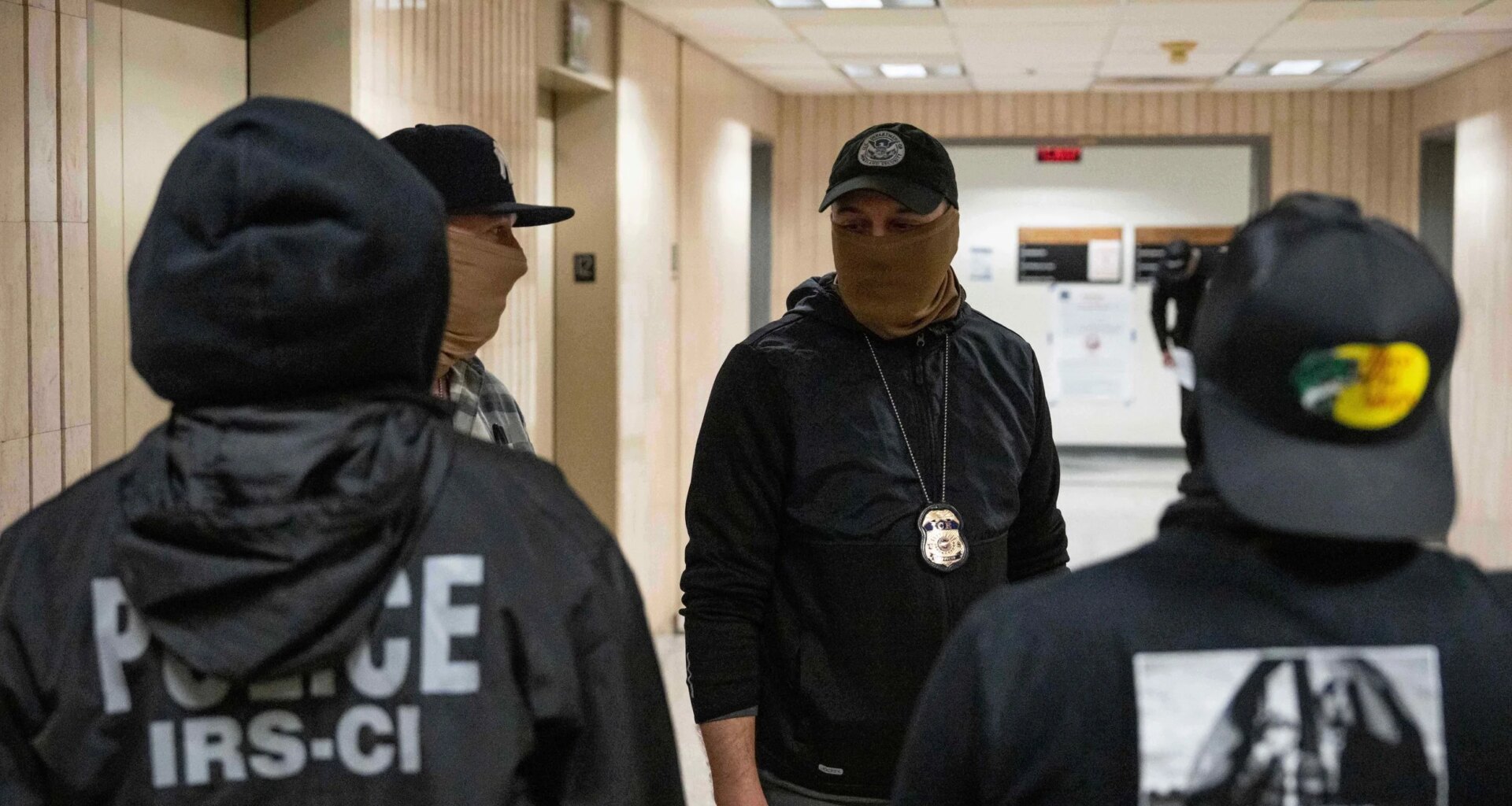 Judge kills state law that prohibits ICE from wearing masks — Queens Daily Eagle