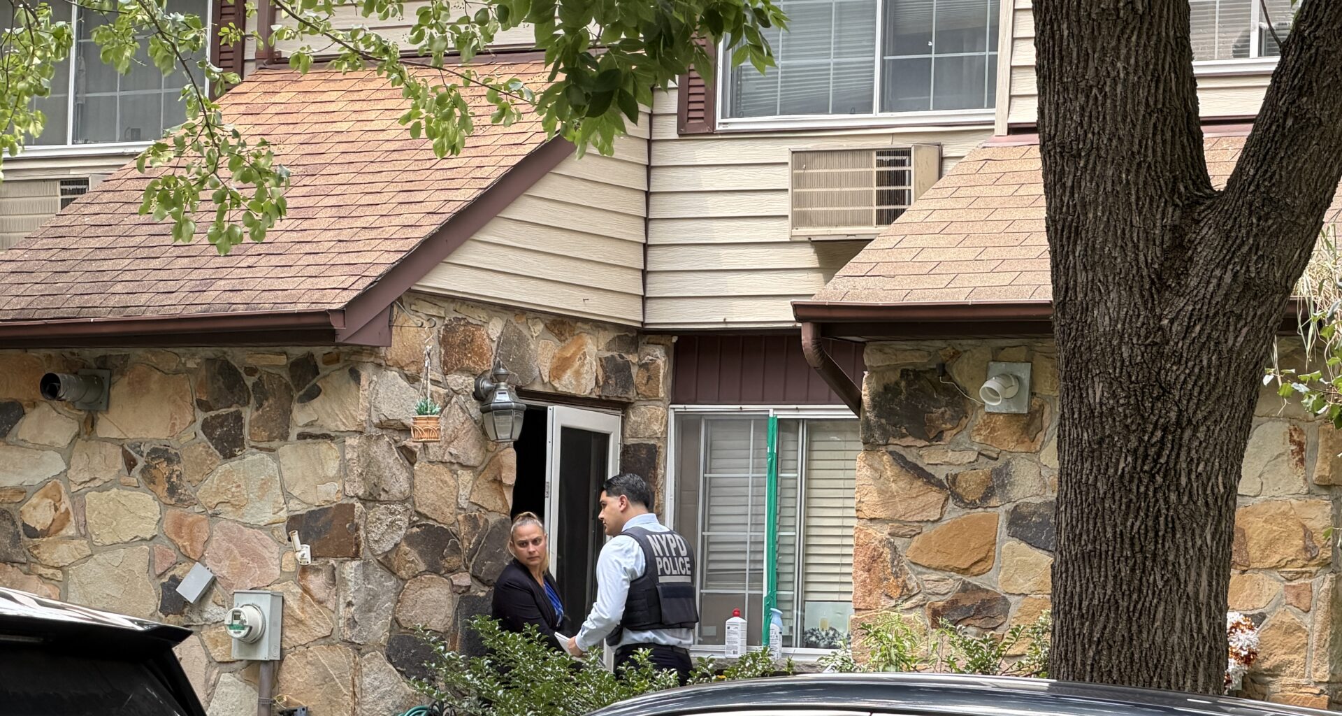 Woman killed, man critically wounded in shooting at Staten Island home