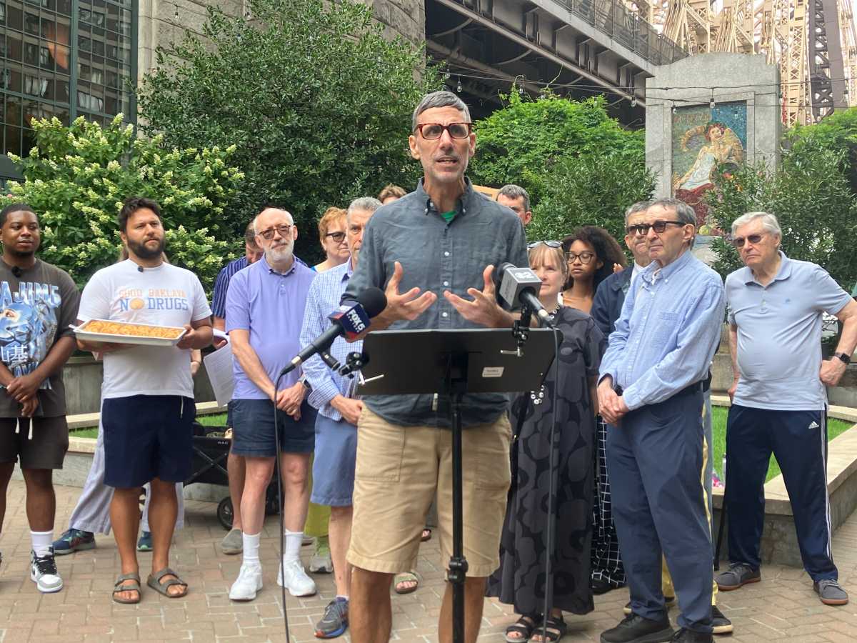 Private event venue illegally co-opting Midtown East public plaza, charging for access and deputizing cops to kick people out: lawsuit