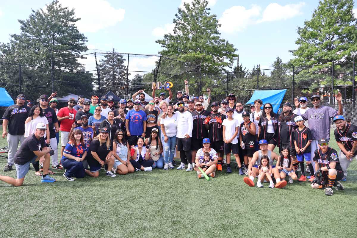 Mets fans, creators and Queens community come together for fourth annual Friends and Family Softball Game