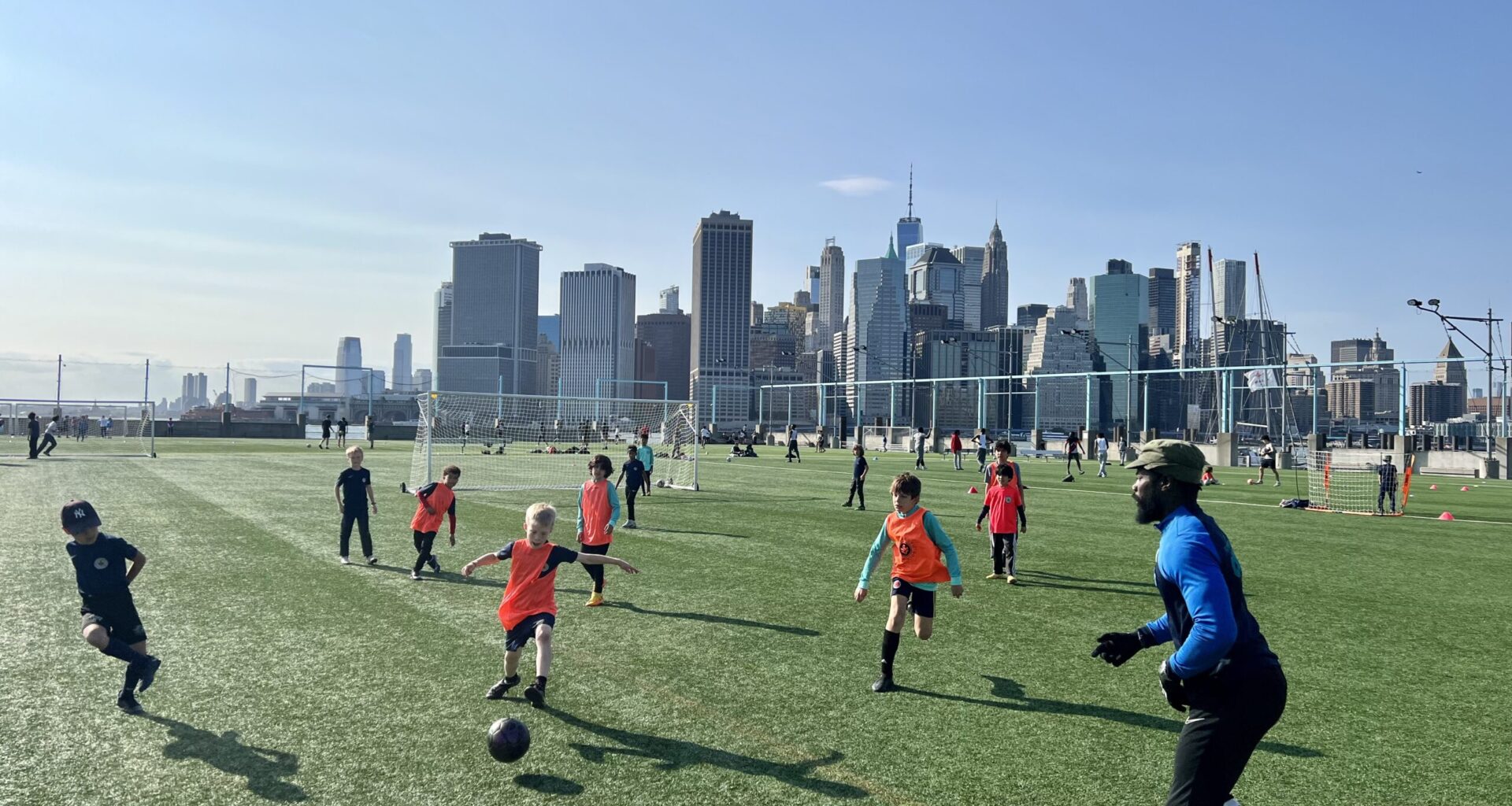 Fall sports sign-ups are open in Brooklyn: soccer, tennis, flag football, swimming, dance and gymnastics | Brooklyn Bridge Parents