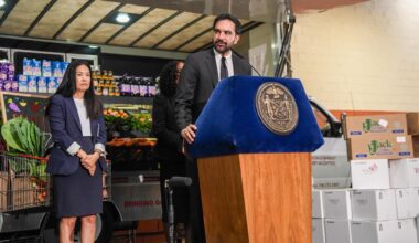 FACT FOCUS: No, you won’t need an ID to shop at city-owned grocery stores in New York City