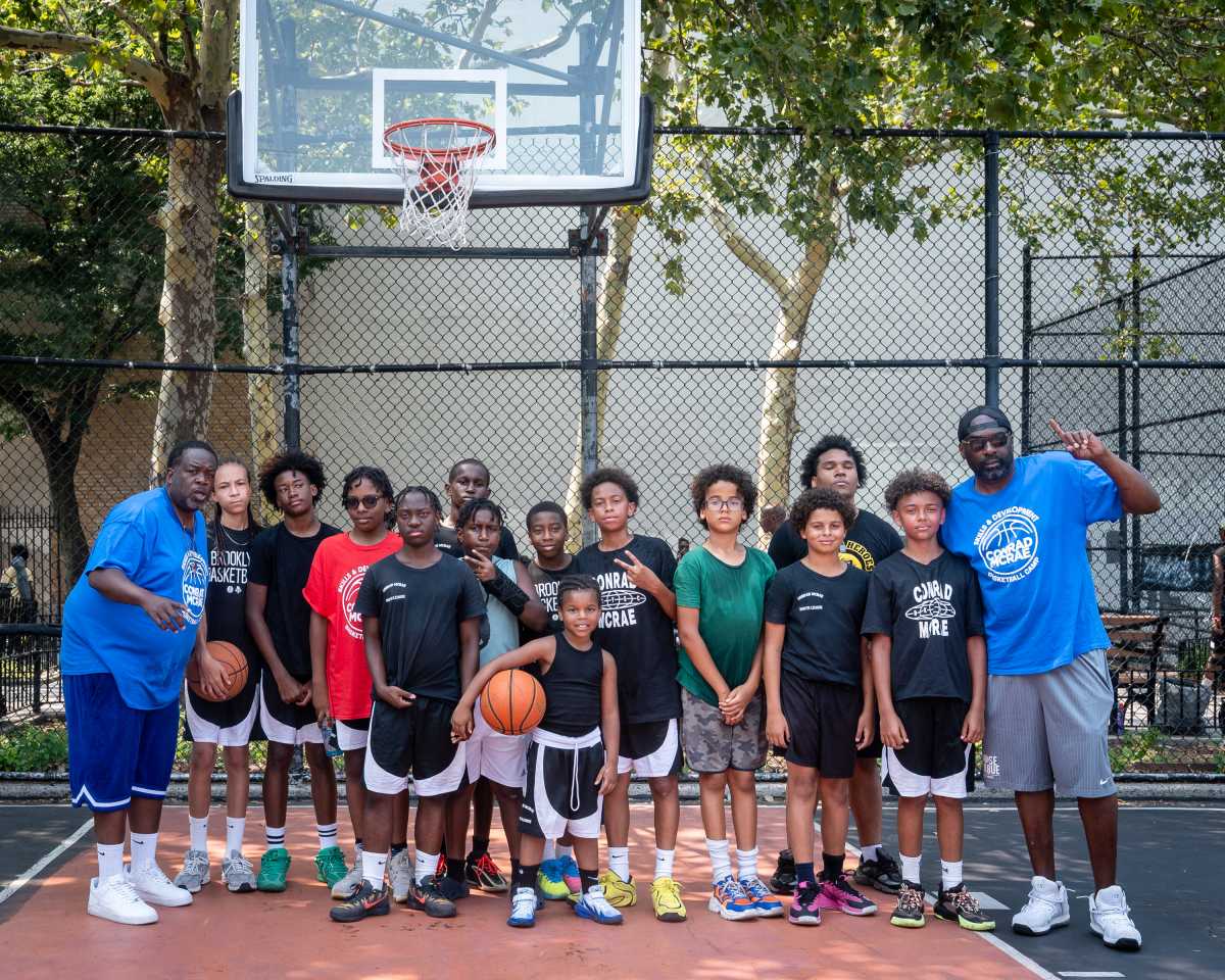 26 years later, Brooklyn coaches keep Conrad McRae’s legacy alive through free basketball summer camp • Brooklyn Paper