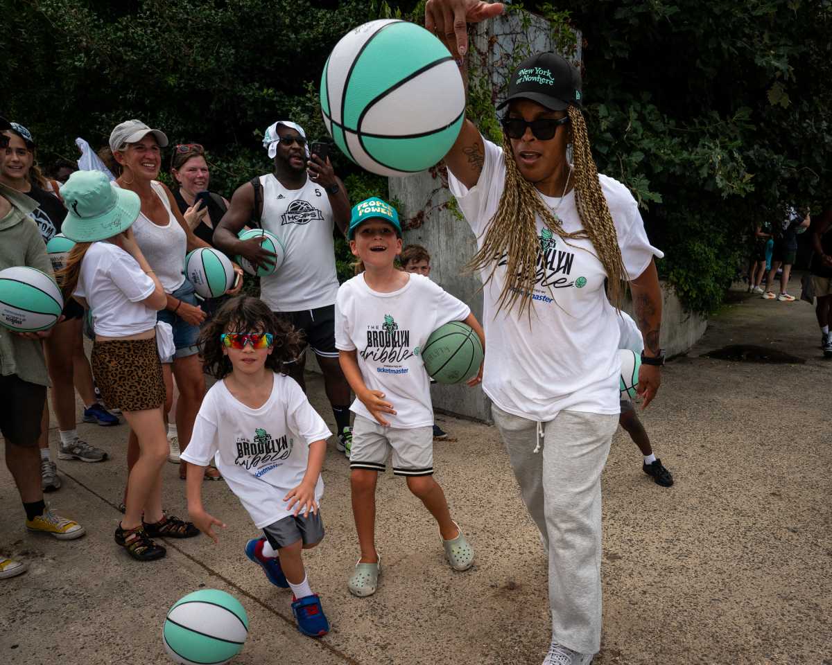 New York Liberty legends, fans celebrate 30 years of WNBA history at Brooklyn Dribble • Brooklyn Paper