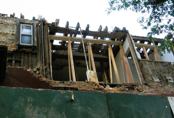 After full demolition was stopped, a partial roof was built in June 2008 to keep out the elements. Photo: MK Metz, McBrooklyn blog