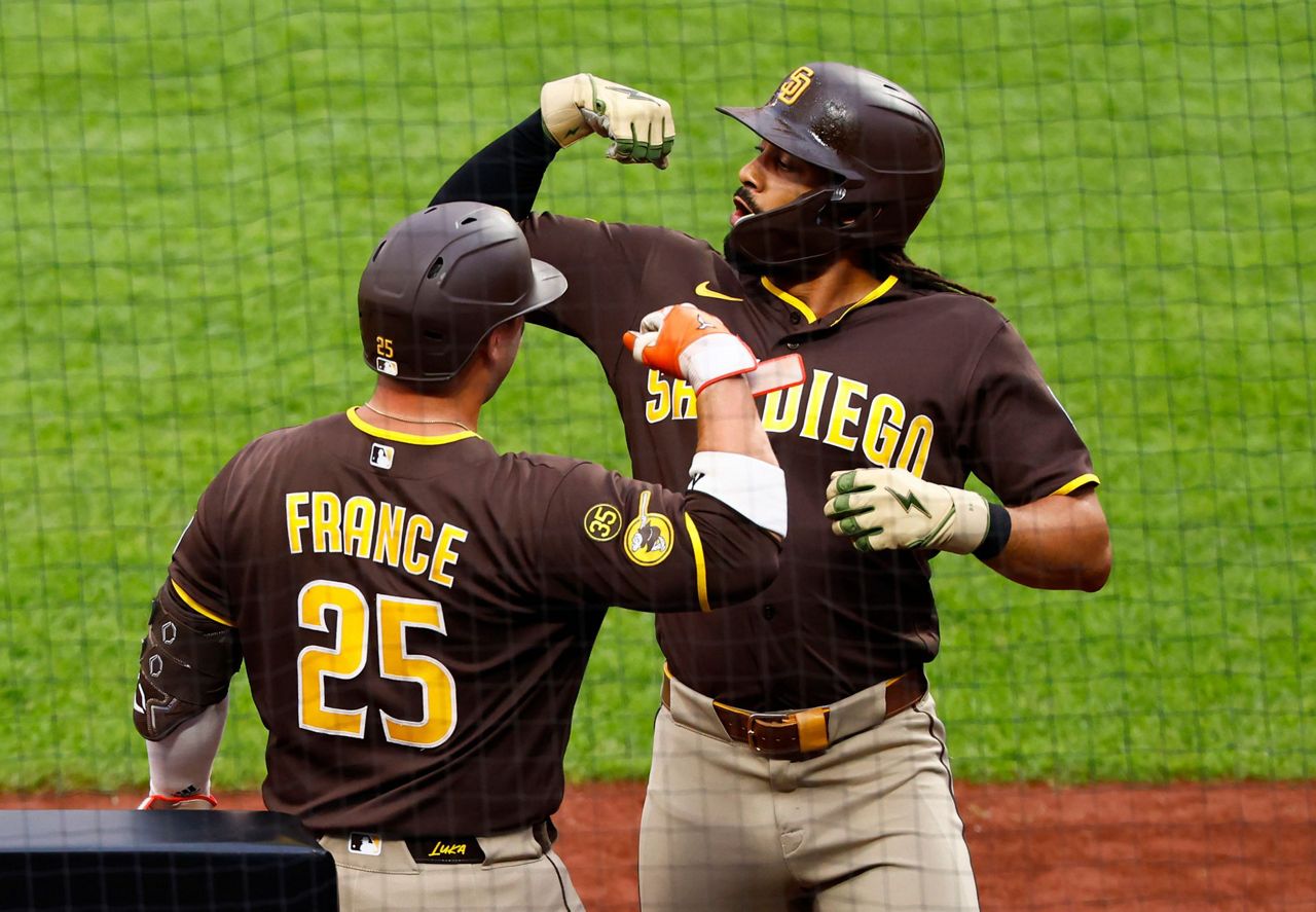 Padres' Tatis favors robbing home runs over hitting them in 5-2 win over the Mets