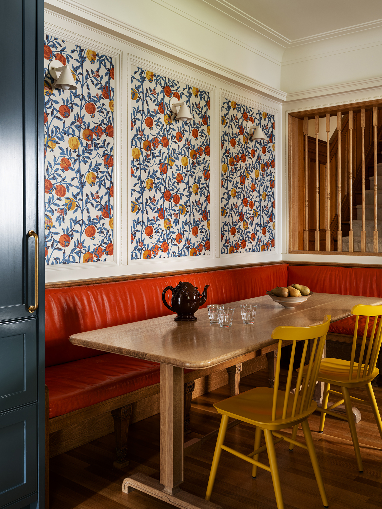 RED KITCHEN BANQUETTE