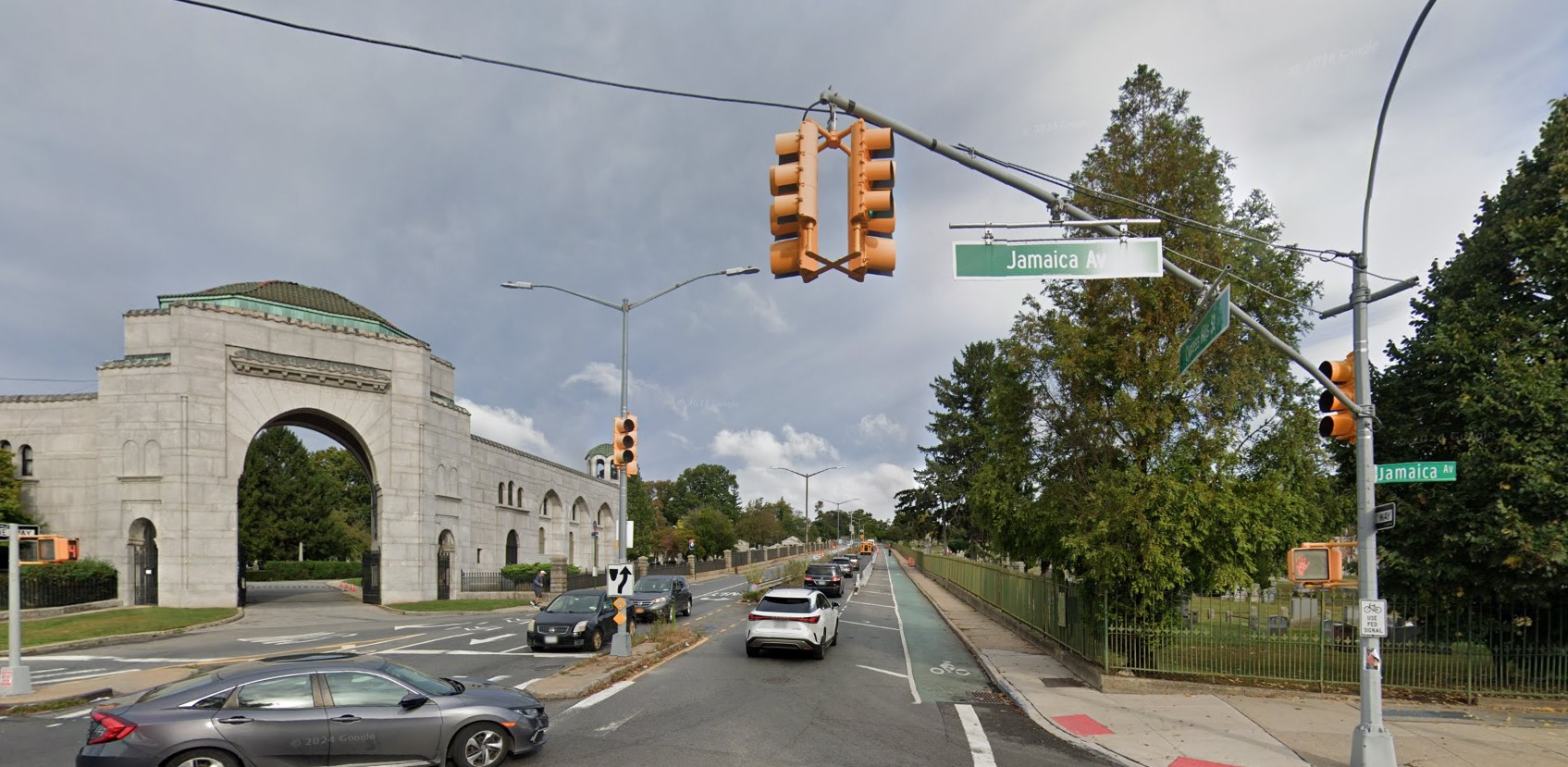 Woman riding bike fatally struck by Brooklyn truck driver who did not stop