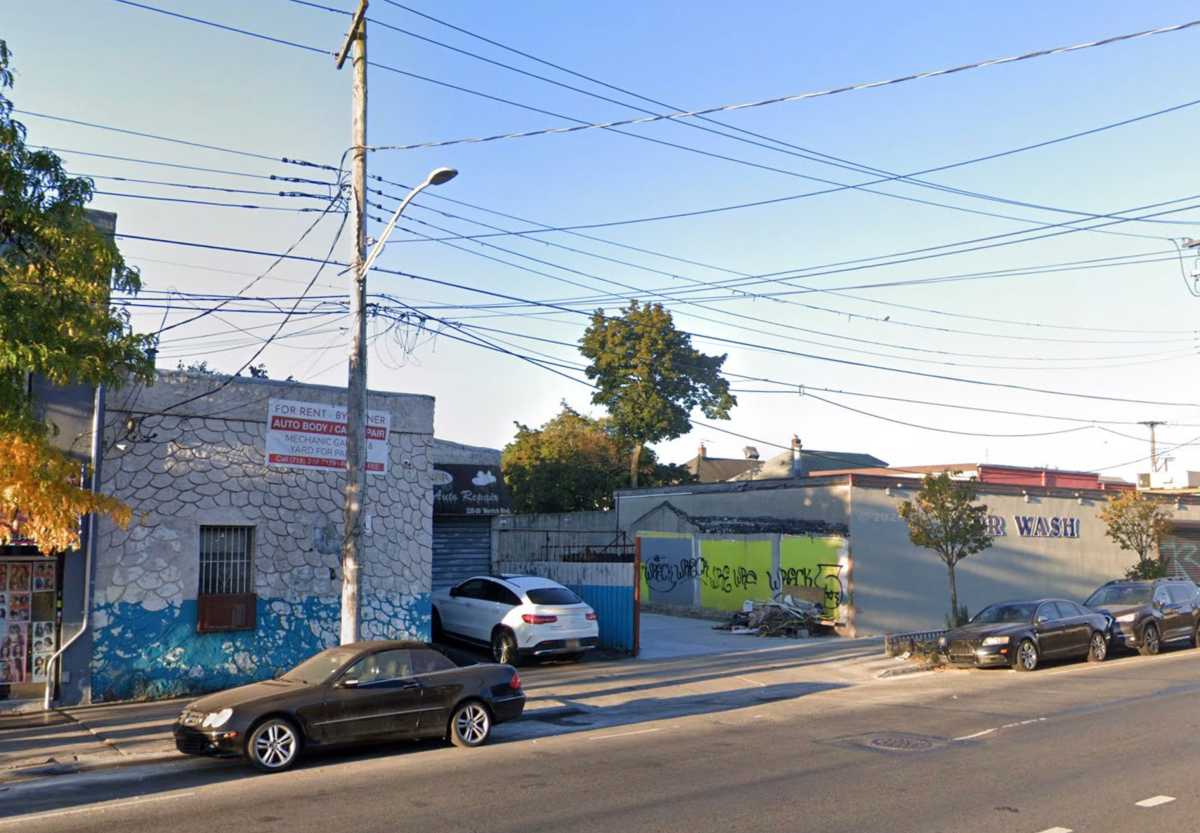 scene in queens where man was stabbed dead