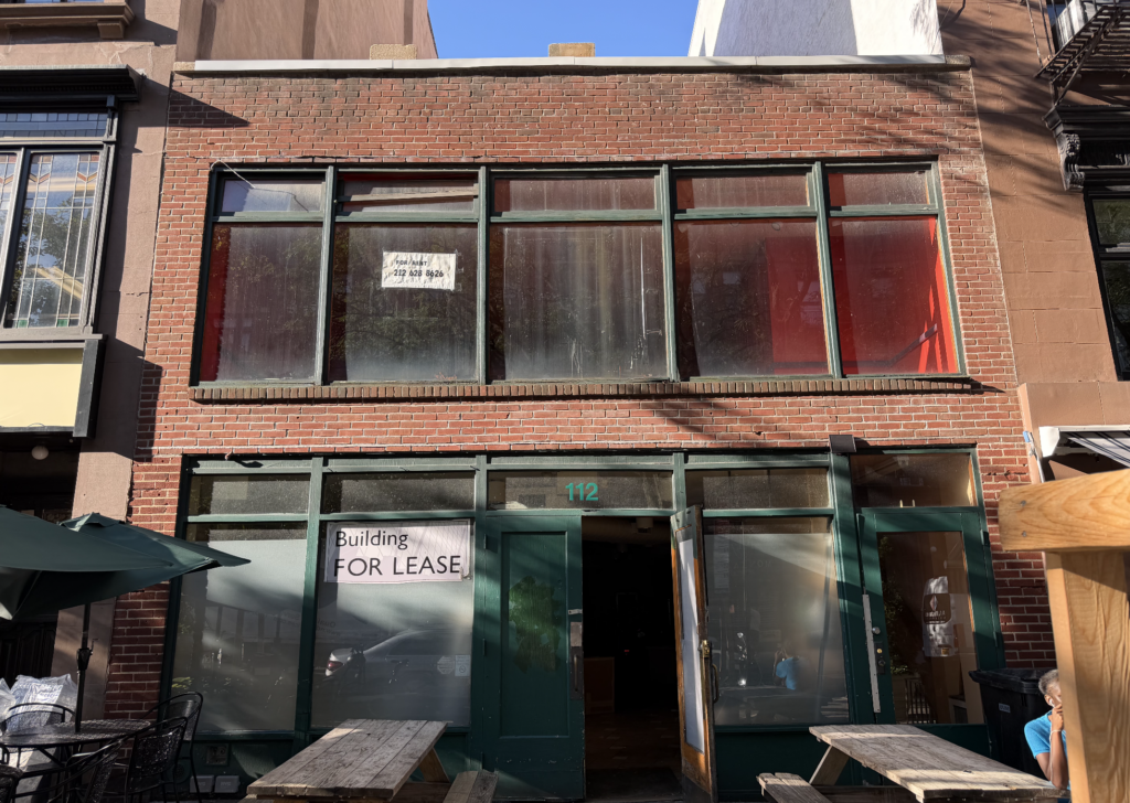 A “For Lease” sign hangs in the window of the empty storefront at 112 Montague St. Photo: Sophie Penenberg/Brooklyn Eagle