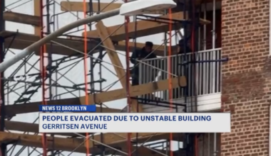 News 12 | Brooklyn | Residents Evacuated After Scaffolding Become Unstable In Marine Park