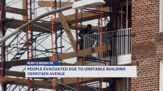 News 12 | Brooklyn | Residents Evacuated After Scaffolding Become Unstable In Marine Park