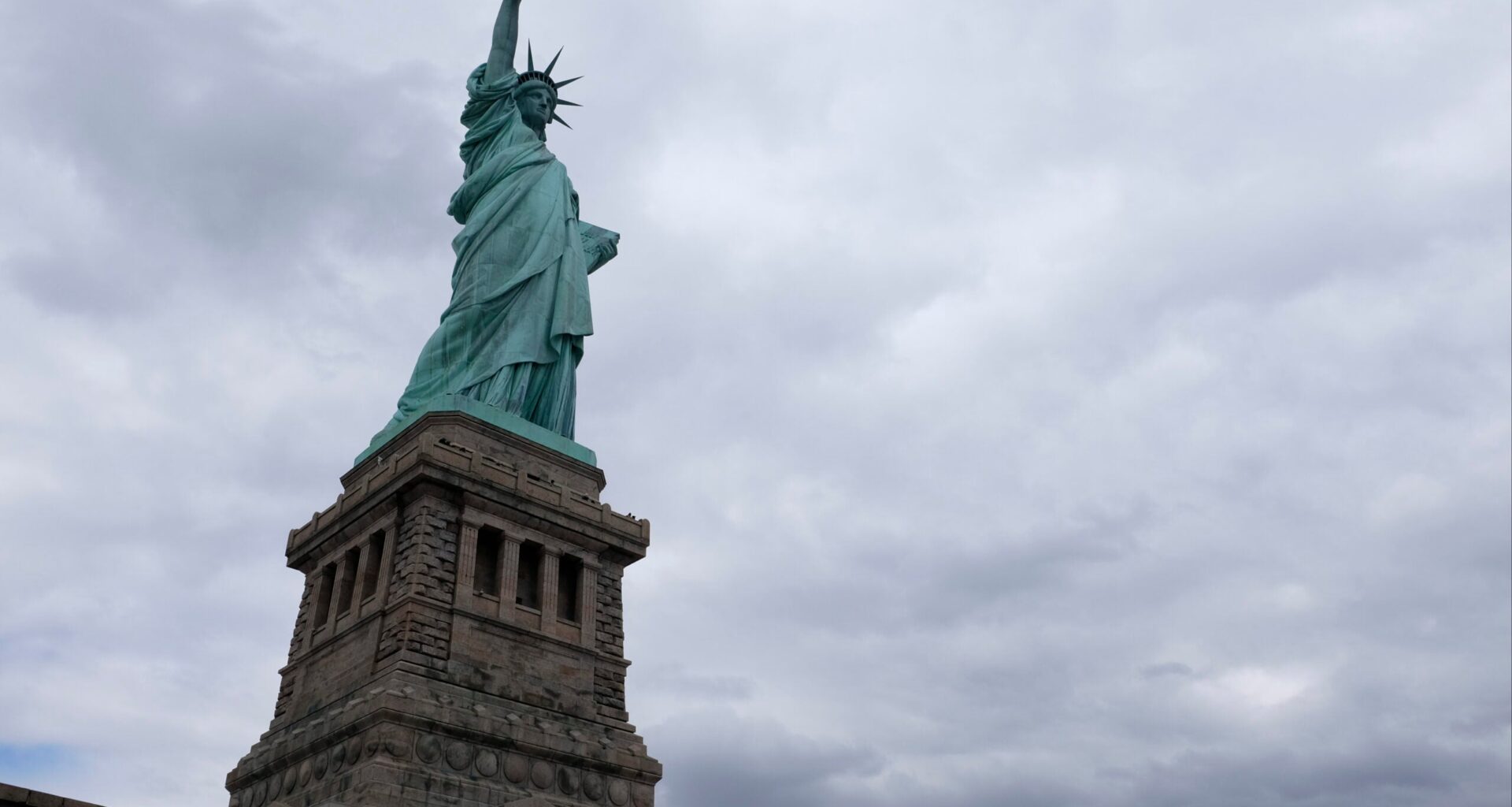 Boat capsizes in New York Harbor, woman and 5-month-old baby die