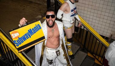 Subway Mania: Wrestling brought to New York City trains