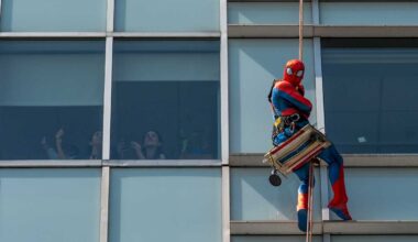Heroic heights: Superhero window washers surprise young patients at Maimonides • Brooklyn Paper
