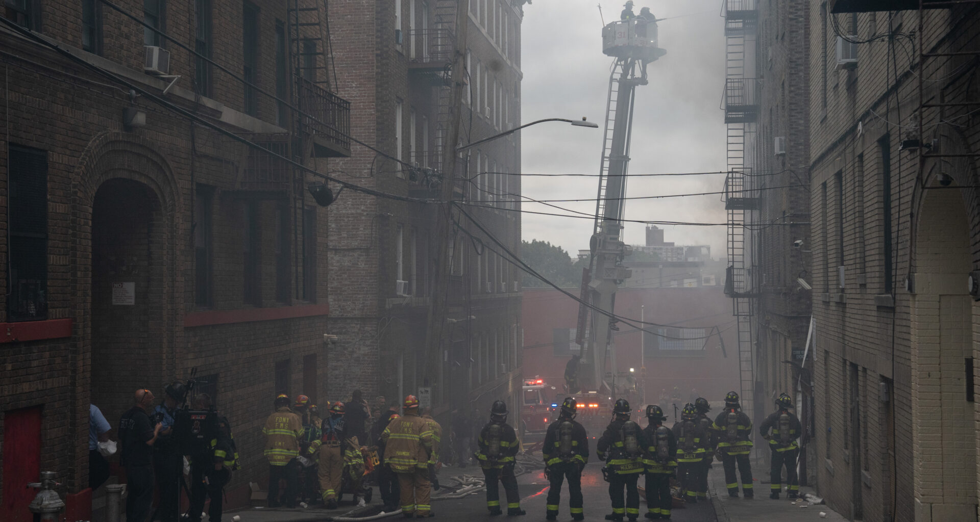Massive Bronx building fire kills 1 injures 14