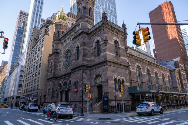 NYPD vehicles are pictured outside Central Synagogue on Lexington Ave. in Manhattan on Saturday, Nov. 11, 2023. (Theodore Parisienne for New York Daily News)
