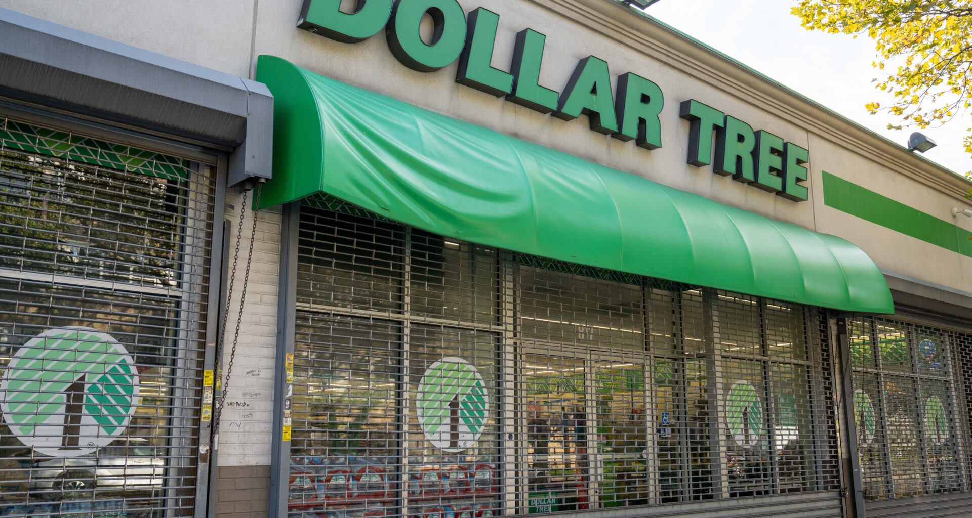 Woman stabs two teen girls, slashes third in Brooklyn dollar store clash