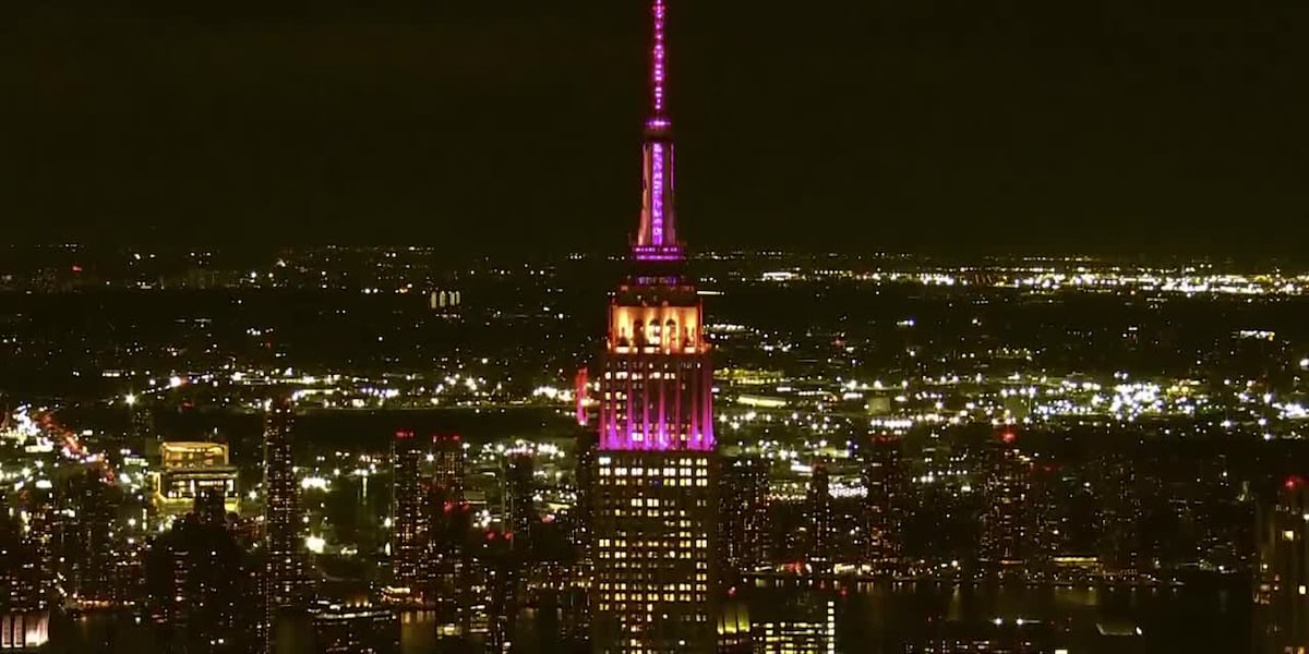 The 9:25 p.m. display references the singer's "9 to 5" song