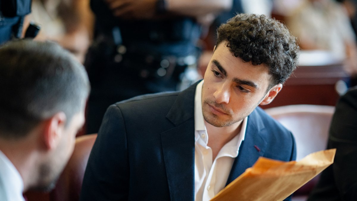 Jury in Mangione’s state trial will be anonymous, judge rules – NBC Los Angeles