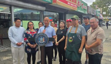 Sen. Liu celebrates new loading zone in Queensboro Hill after delivery drivers discouraged by ‘incessant tickets’ – QNS