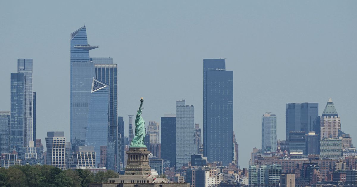 Boat capsizes in New York Harbor, woman and 5-month-old baby die :: WRAL.com
