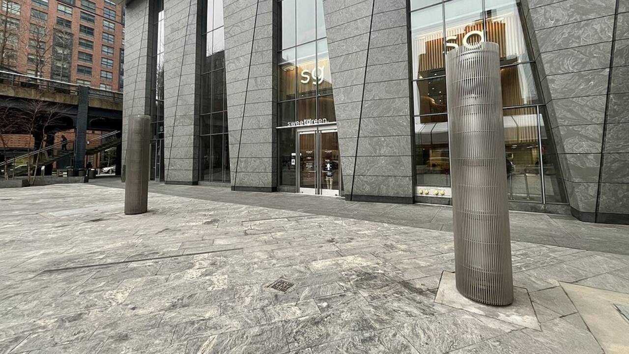 Air vents in sidewalk adjacent to 10 Hudson Yards for Shaft 26B of City Water Tunnel No. 3. Image credits: Wikimedia Commons Air vents in sidewalk adjacent to 10 Hudson Yards for Shaft 26B of City Water Tunnel No
