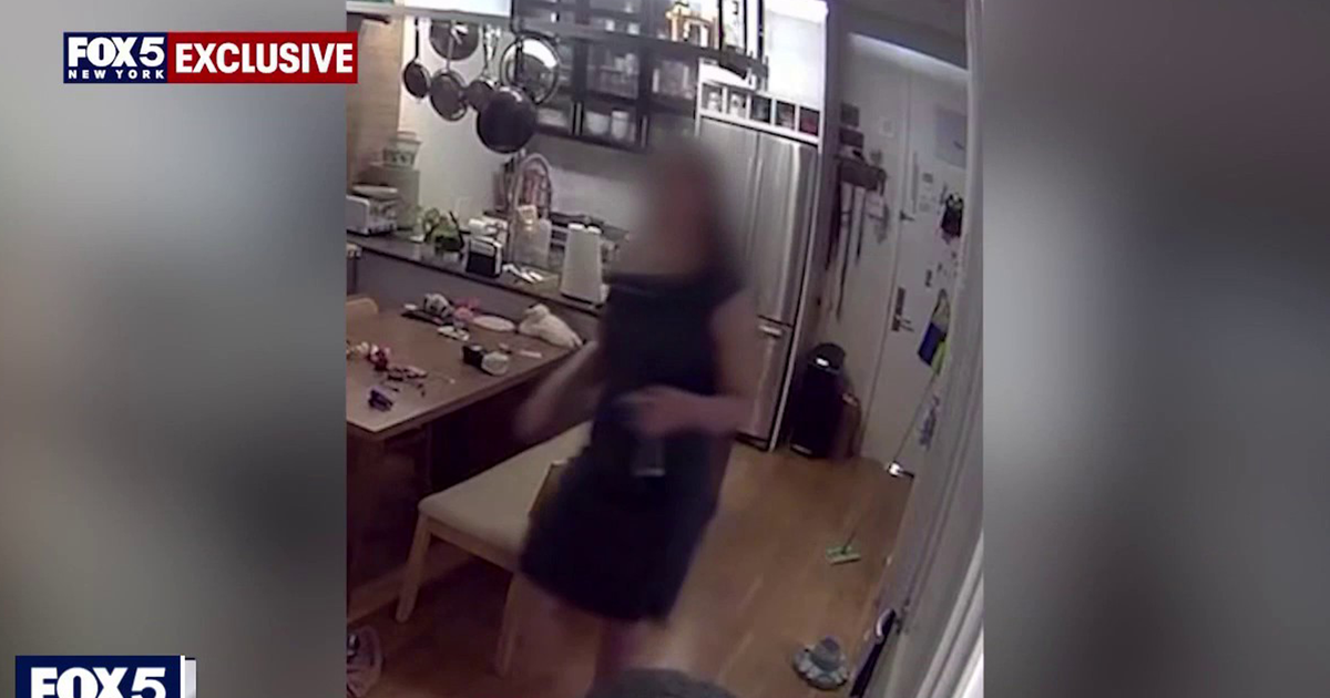 NYC doorman allegedly hands apartment keys to stranger posing as dog walker