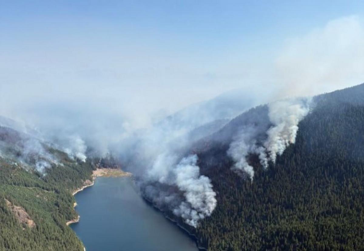 Three Queens Fire Closes Roads & Trails As Many Remain On Alert