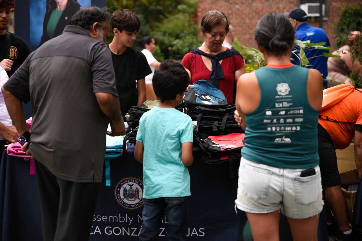 González-Rojas to distribute over 1,000 free backpacks across western Queens – QNS