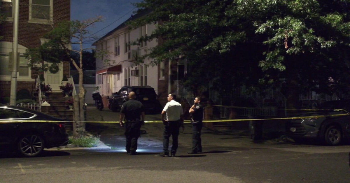 2 stabbed in Bayside, Queens, during moped robbery attempt, police say
