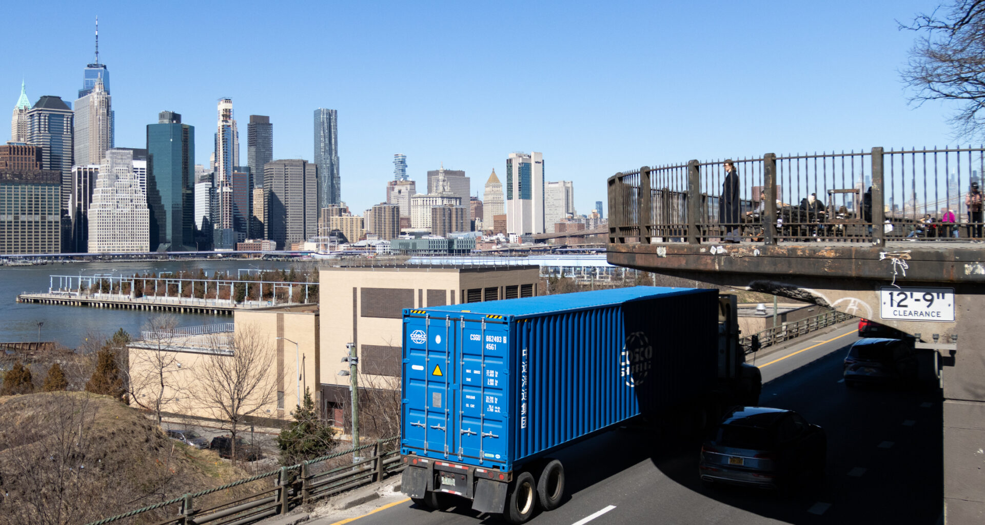 bqe canitlever and view of the manhattan skyline