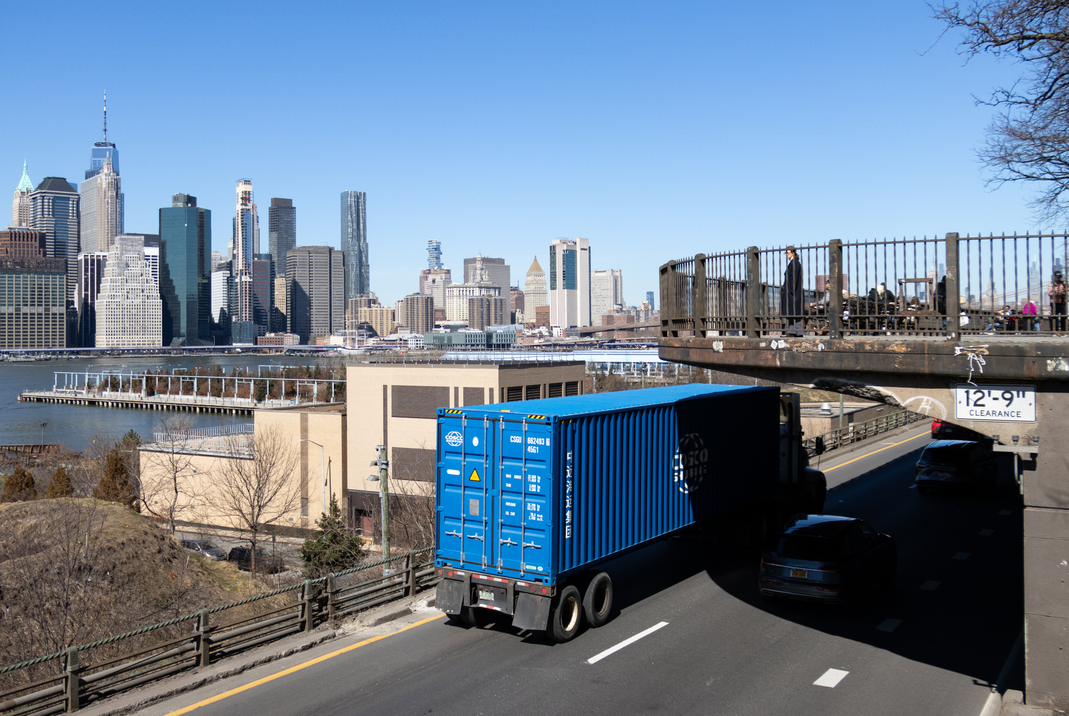 bqe canitlever and view of the manhattan skyline