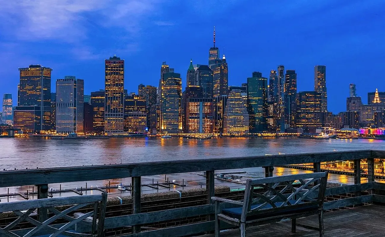 roof deck night view of manhattan skyline